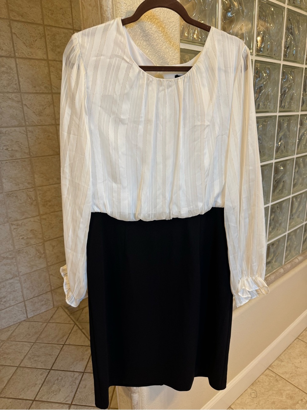Size 14 econnected apparel White and Black Long-Sleeve Colorblock Cocktail Dress